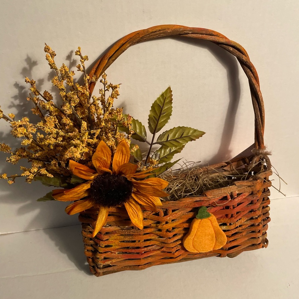 Autumn Basket with Pumpkin accent Charming Home Accent.  Harvest/Home De…